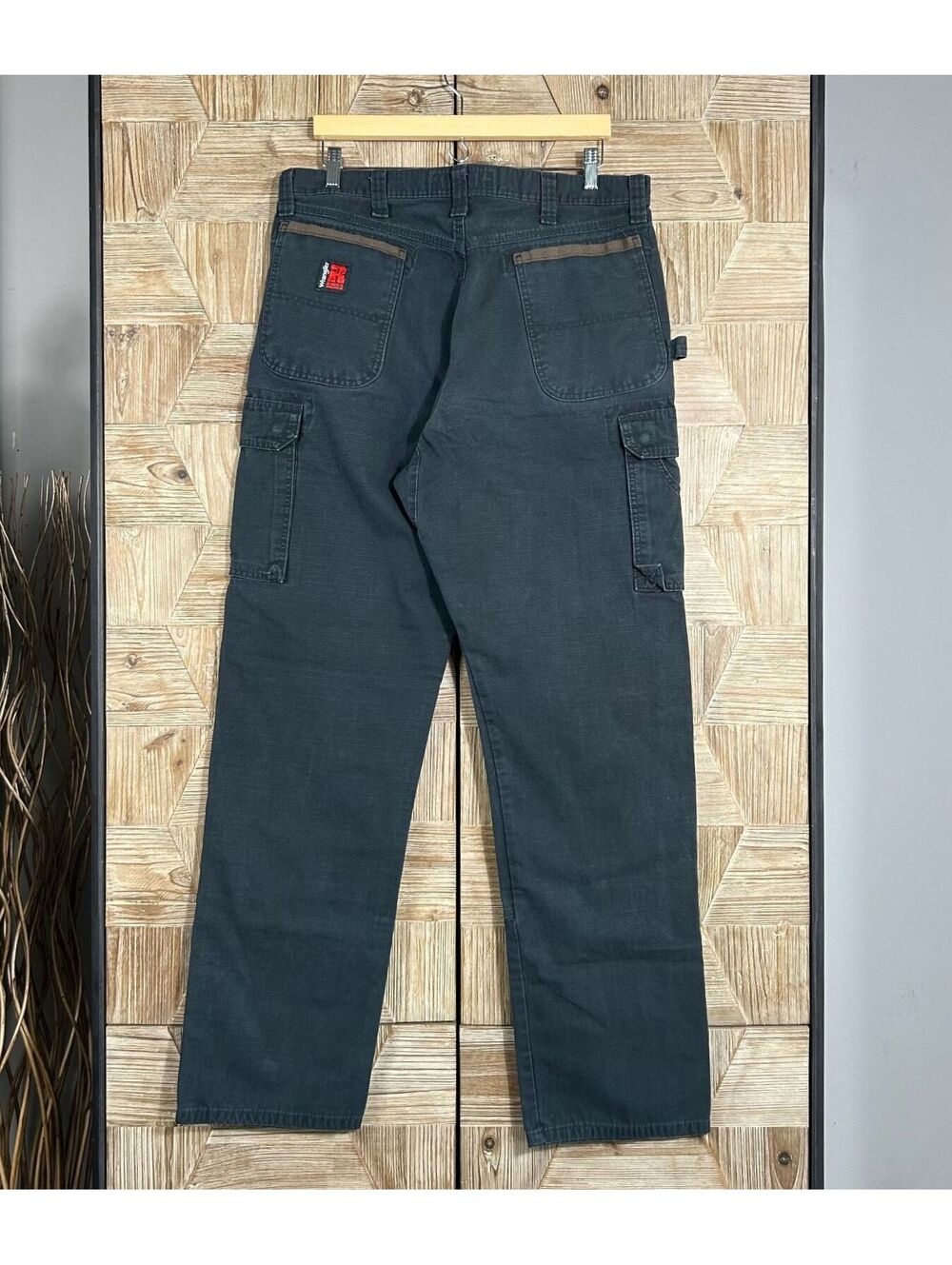 Wrangler Riggs Mens Dark Wash Relaxed Fit Jeans 36x33 Utility Workwear Carpenter - Picture 5 of 10